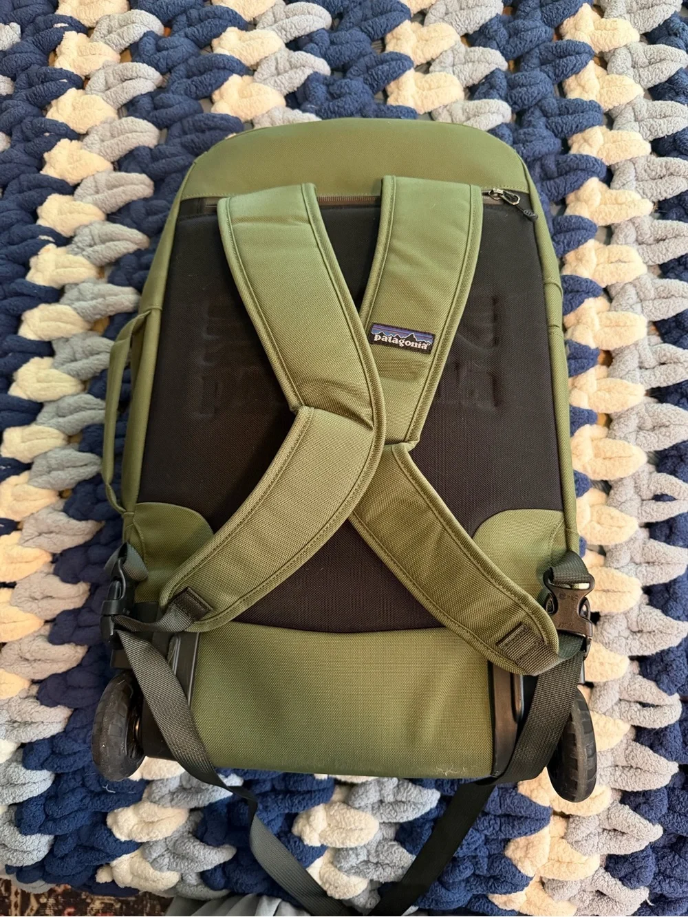 Patagonia Olive Green Men's Duffel with Front Zip Pocket